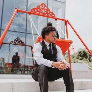 Meet your Posher, Devin